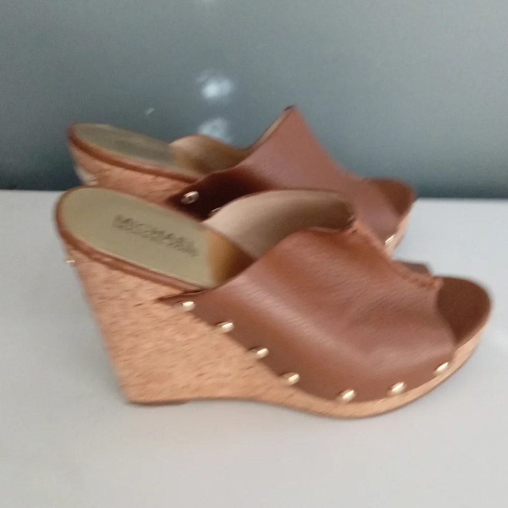 MICHAEL KORS Brown Leather Cork Wedge Mules Open Toe Studded Sandals Womens Size